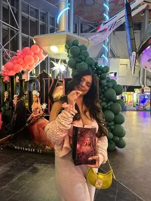 Hixra ASMR content