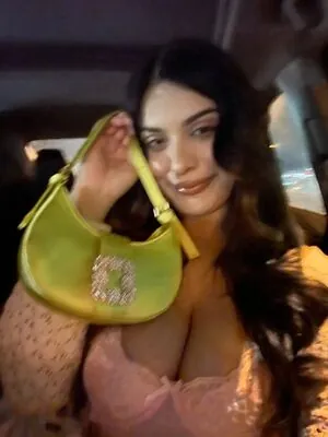 Hixra ASMR content