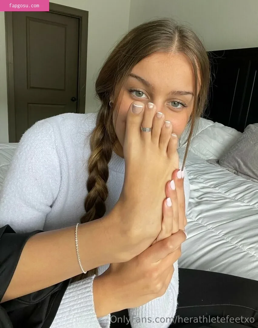 HerAthleteFeet