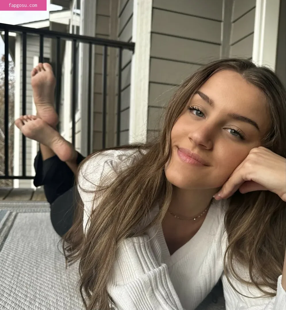 HerAthleteFeet