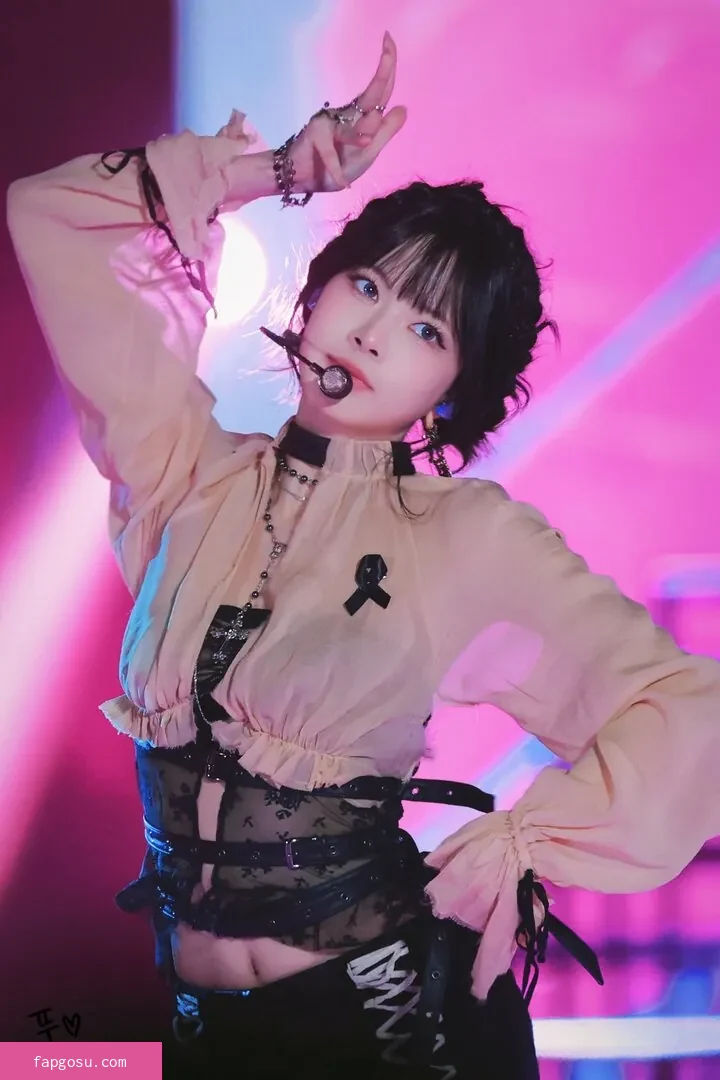Hong Eunchae 홍은채