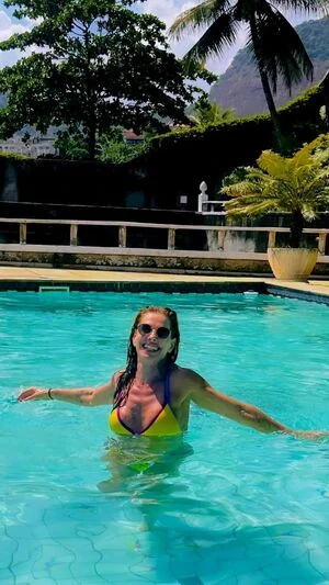 Helena Fernandes content