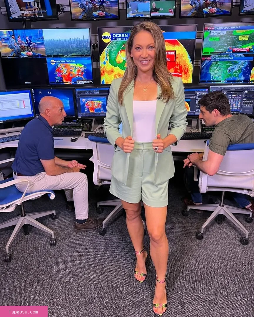 Hot News Weather Babes