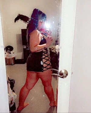 Harlee Queeni content
