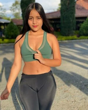 Hellen Velasquez content