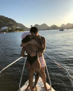 Heslaine Vieira content