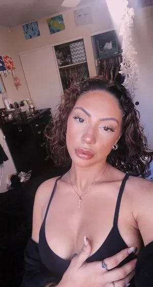 Izzy Clark content