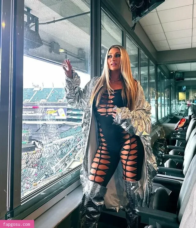 Izzi Dame