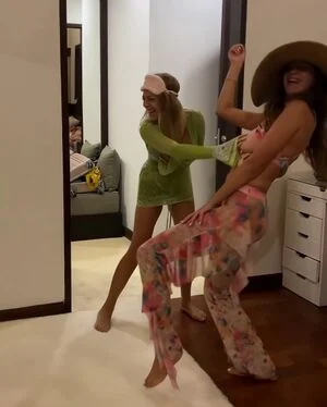 Iulia Gyrbu content