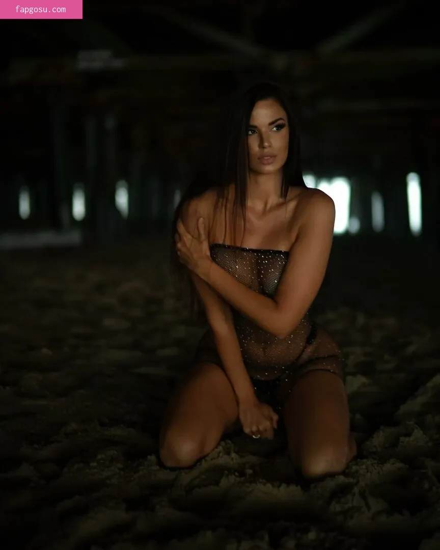Ivana Knoll