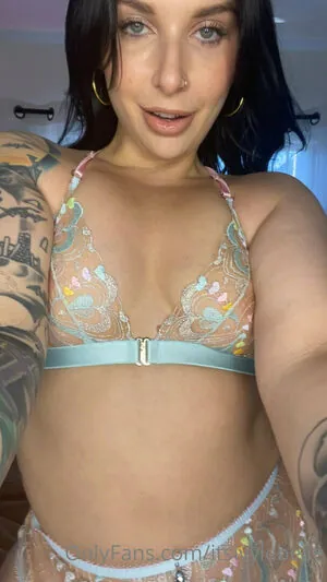 Ivy Lebelle