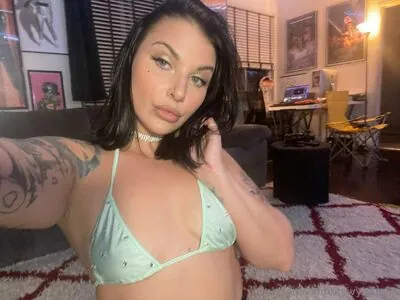 Ivy Lebelle
