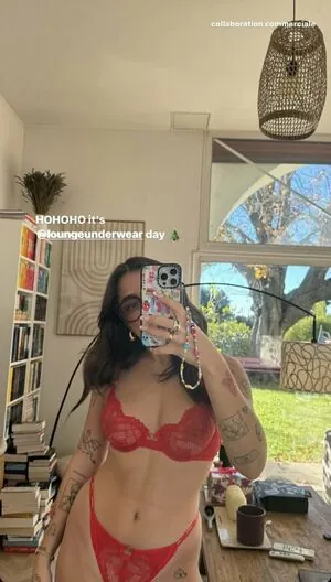 Julie Ferrat content