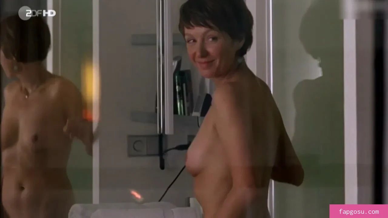 Julia Koschitz
