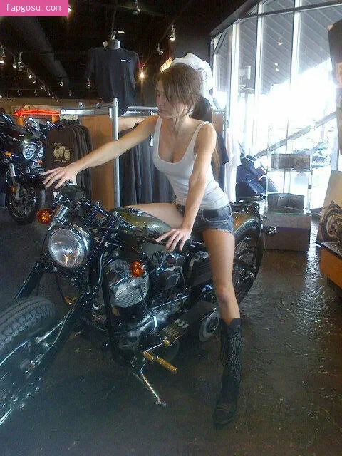 Jenni Lee