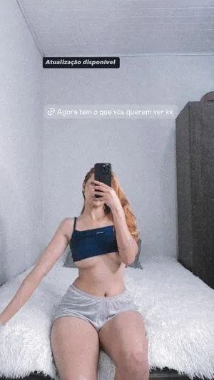 Julia Macedo content
