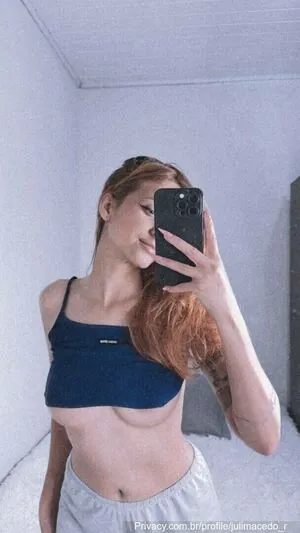 Julia Macedo content