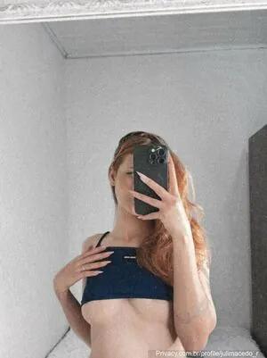 Julia Macedo content