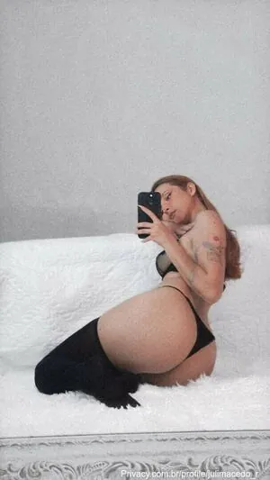 Julia Macedo content