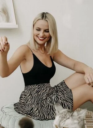 Jana Riva content