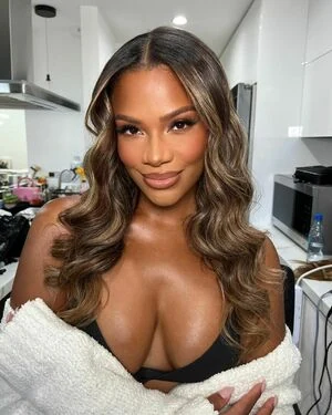 Kamie Crawford content