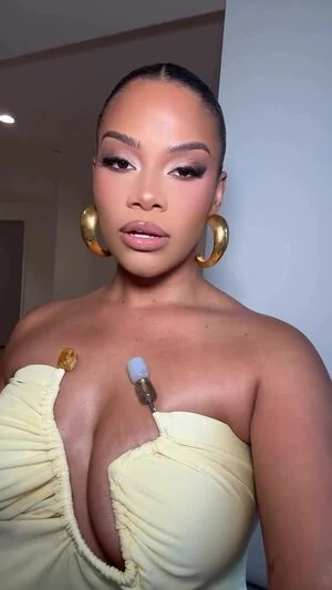 Kamie Crawford content