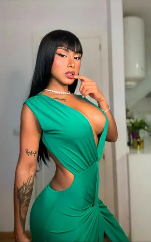 Karen Dayana content