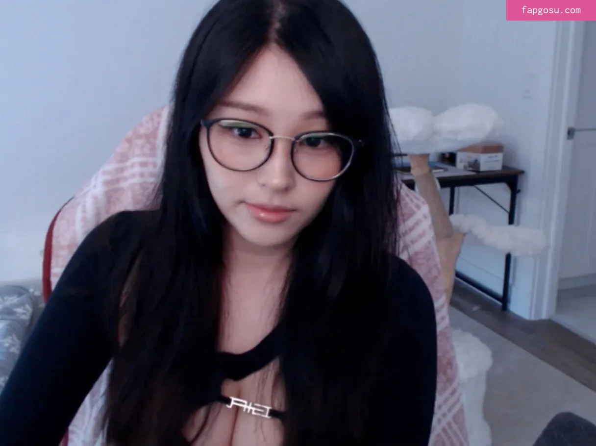 Kang Hee Yoon