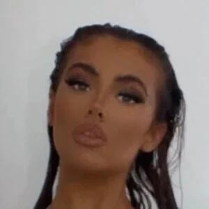 Khloe Hollyoake