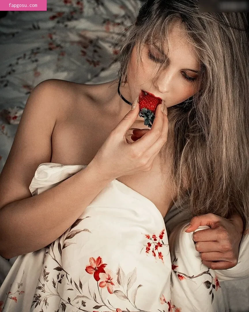 KinkySophiee