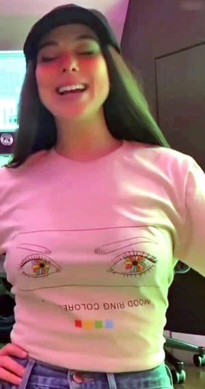 Kira Kosarin content