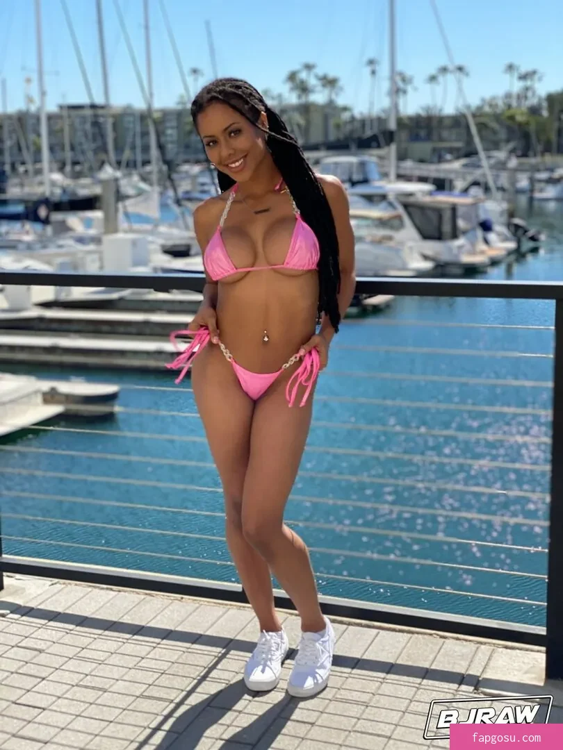 Kira Noir