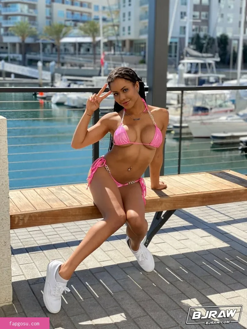 Kira Noir