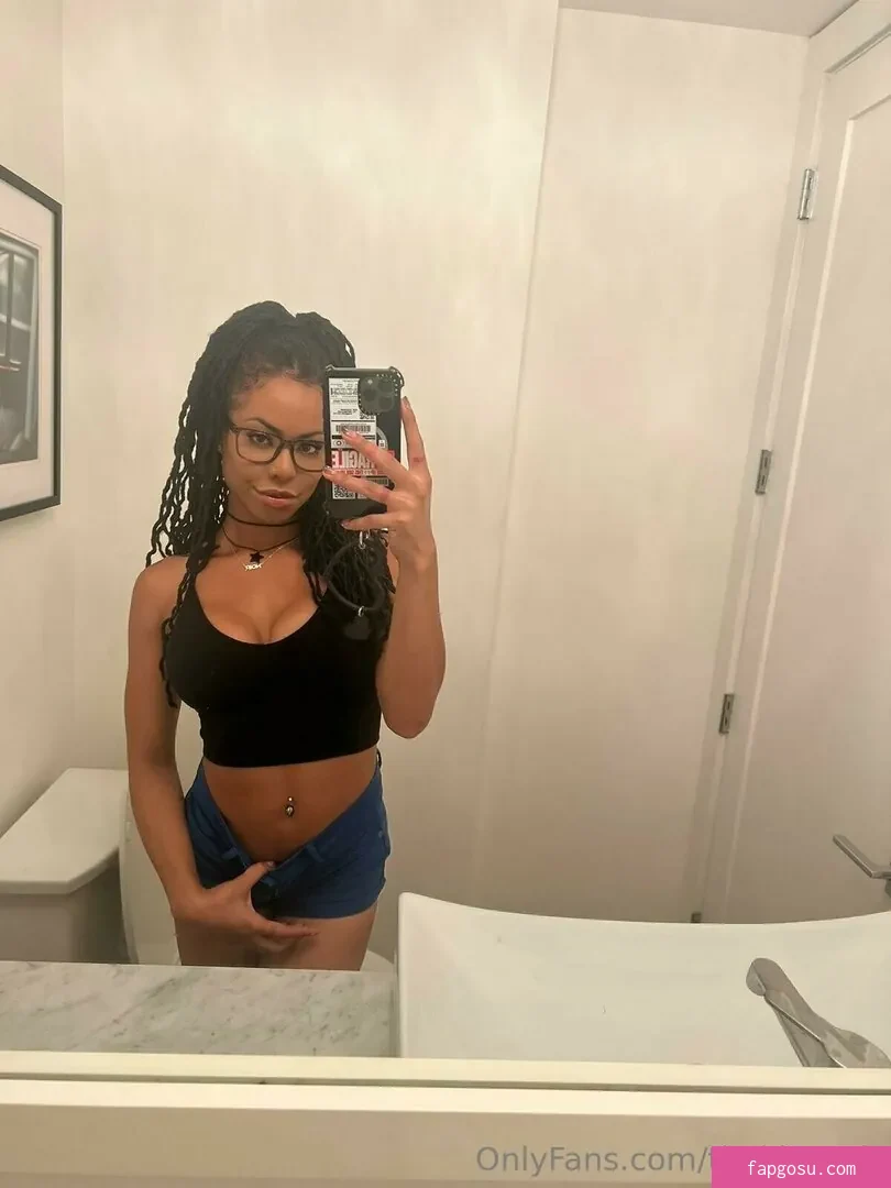 Kira Noir