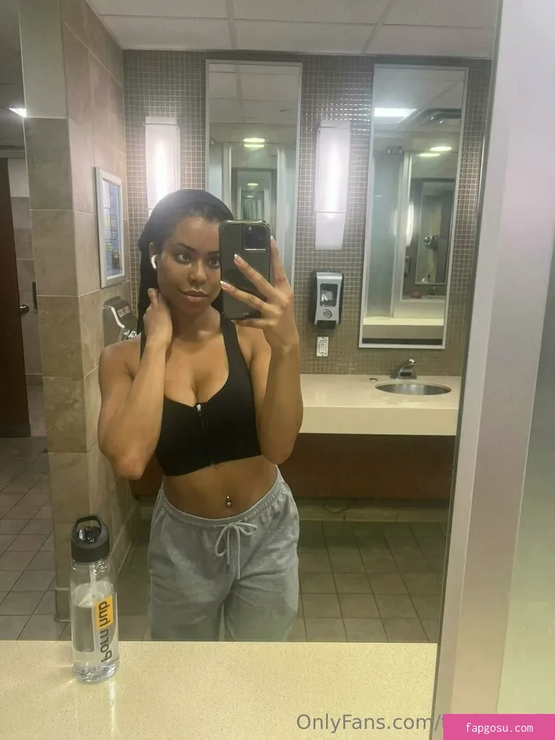Kira Noir