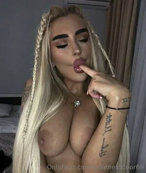 kylienextdoor69 content