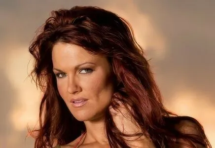 Lita (Amy Dumas) content