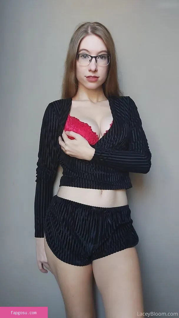 Lacey Bloom