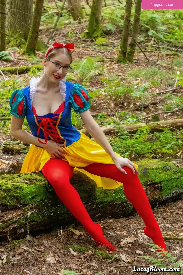 Lacey Bloom