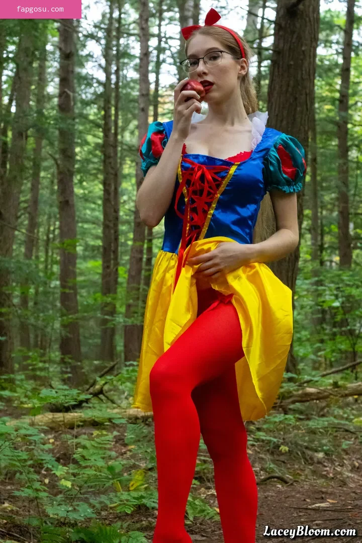 Lacey Bloom