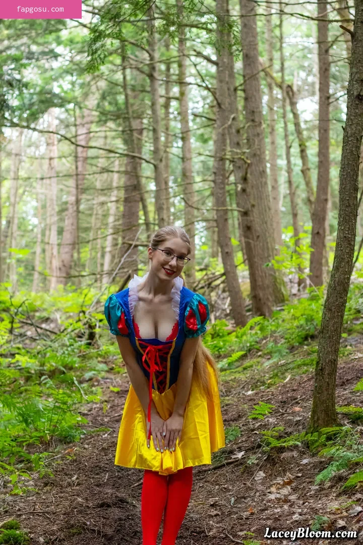 Lacey Bloom