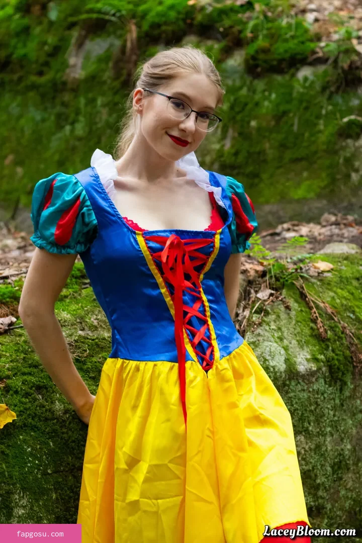 Lacey Bloom