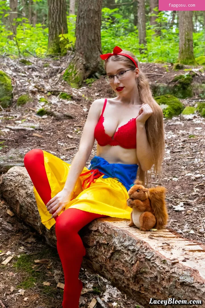 Lacey Bloom