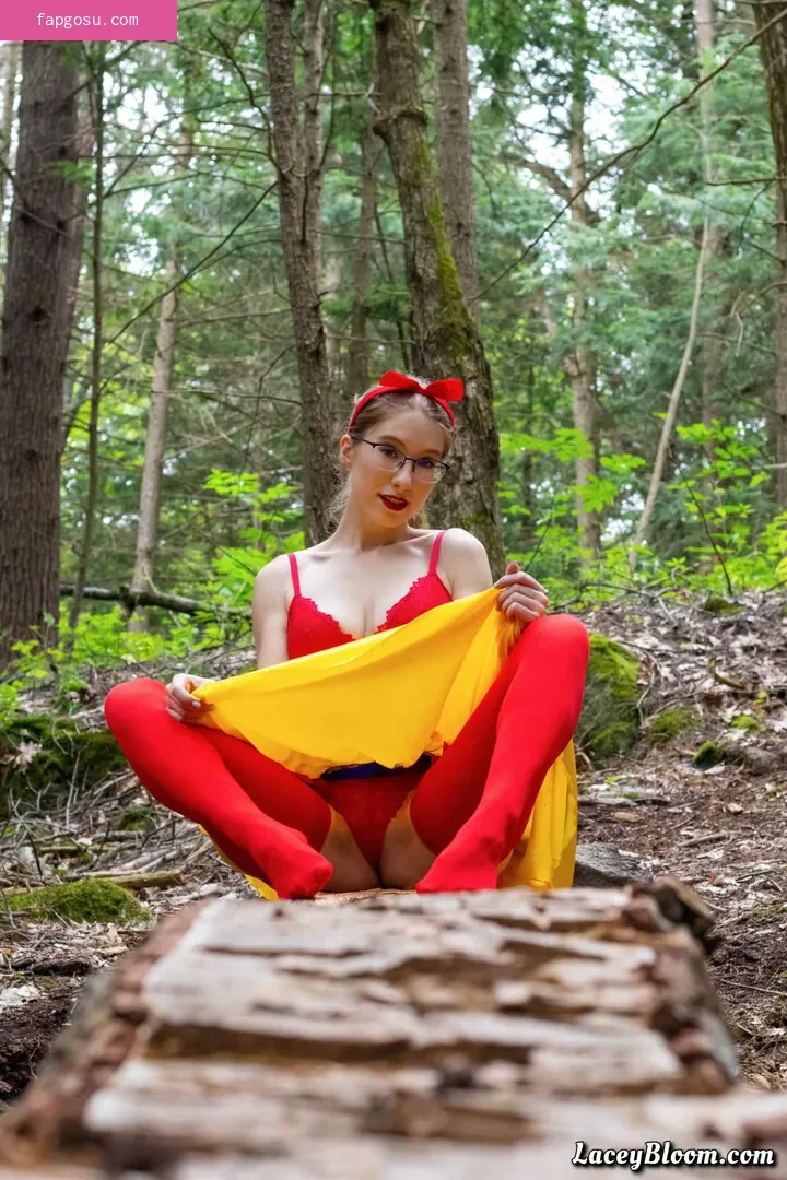 Lacey Bloom