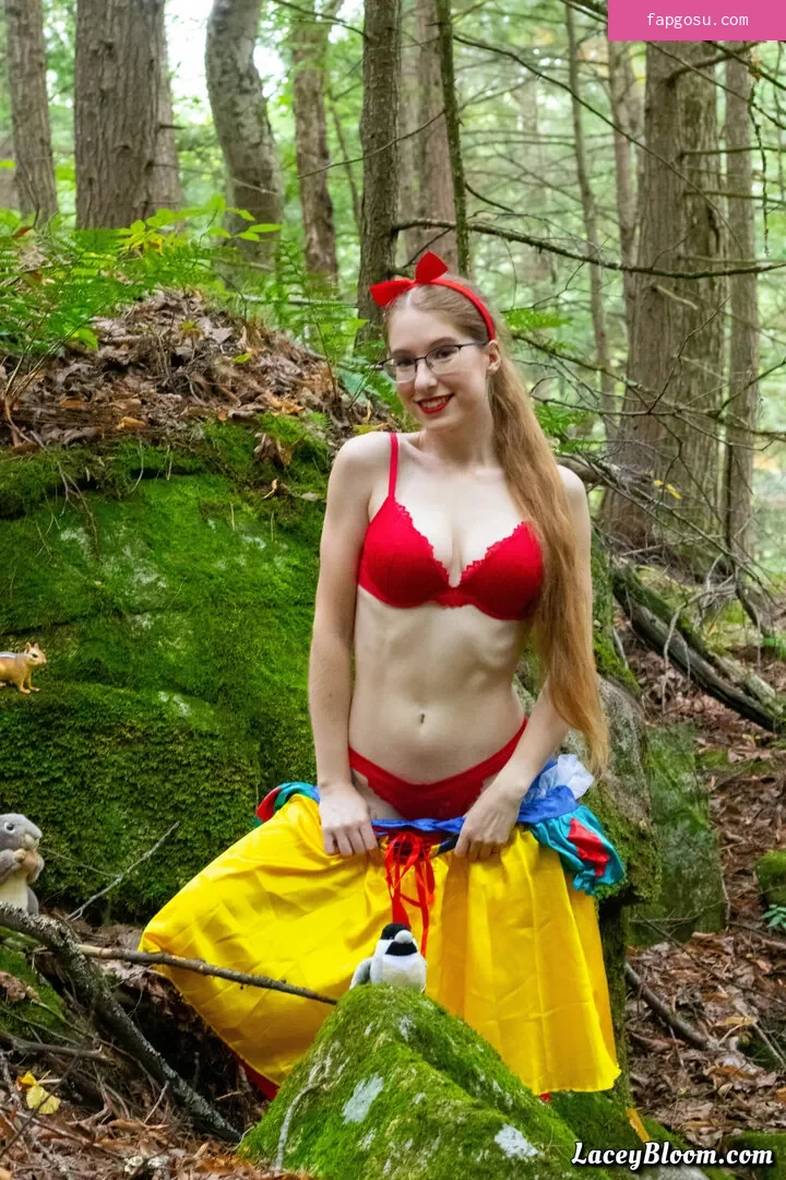 Lacey Bloom