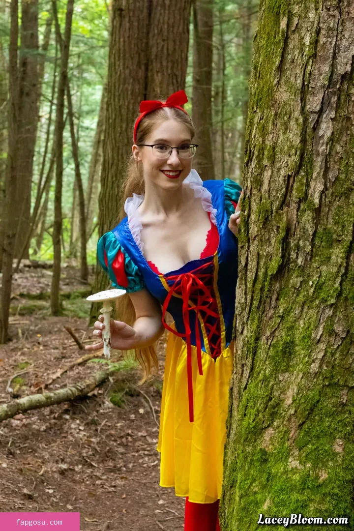 Lacey Bloom