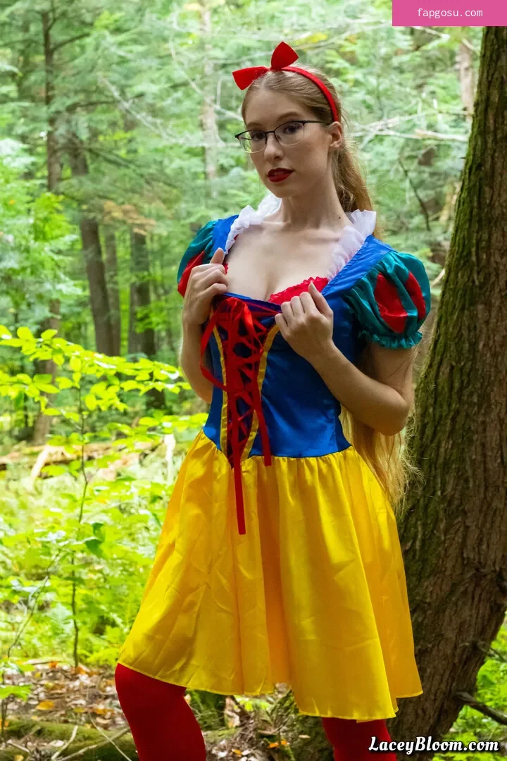Lacey Bloom