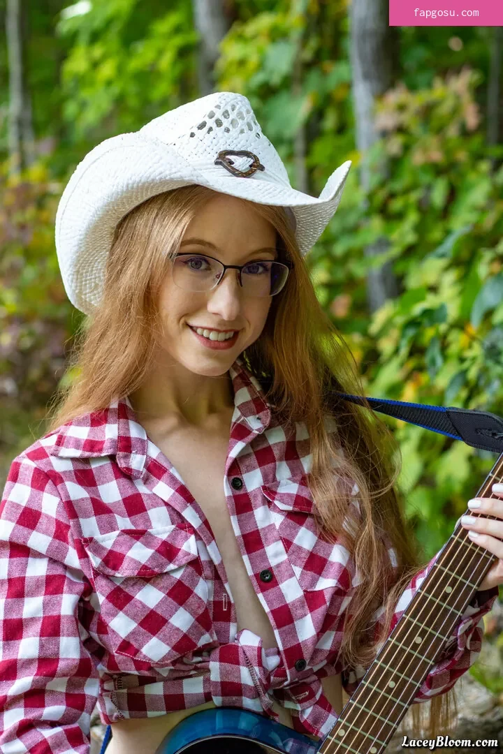 Lacey Bloom