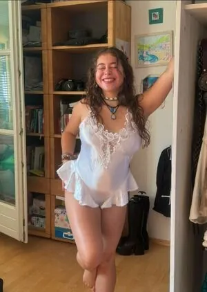 Leonie Buchegger content