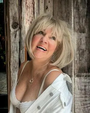 Lesley Banks content